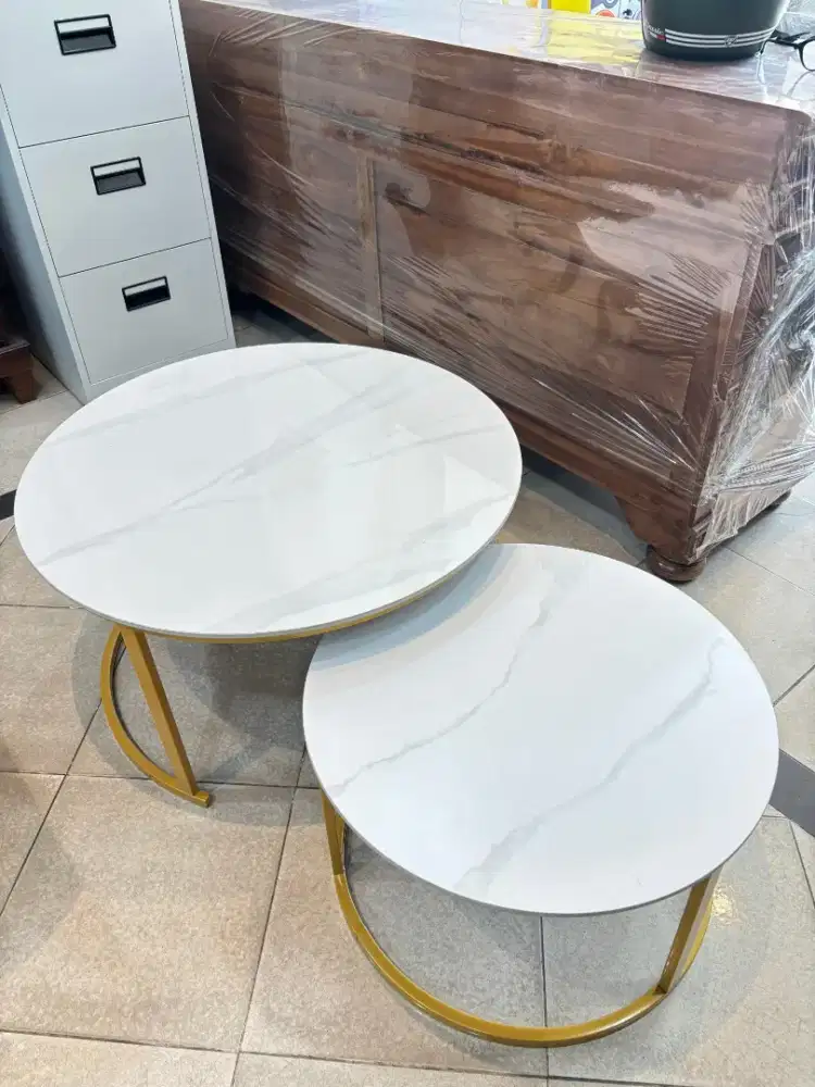 credit meja tamu bulat