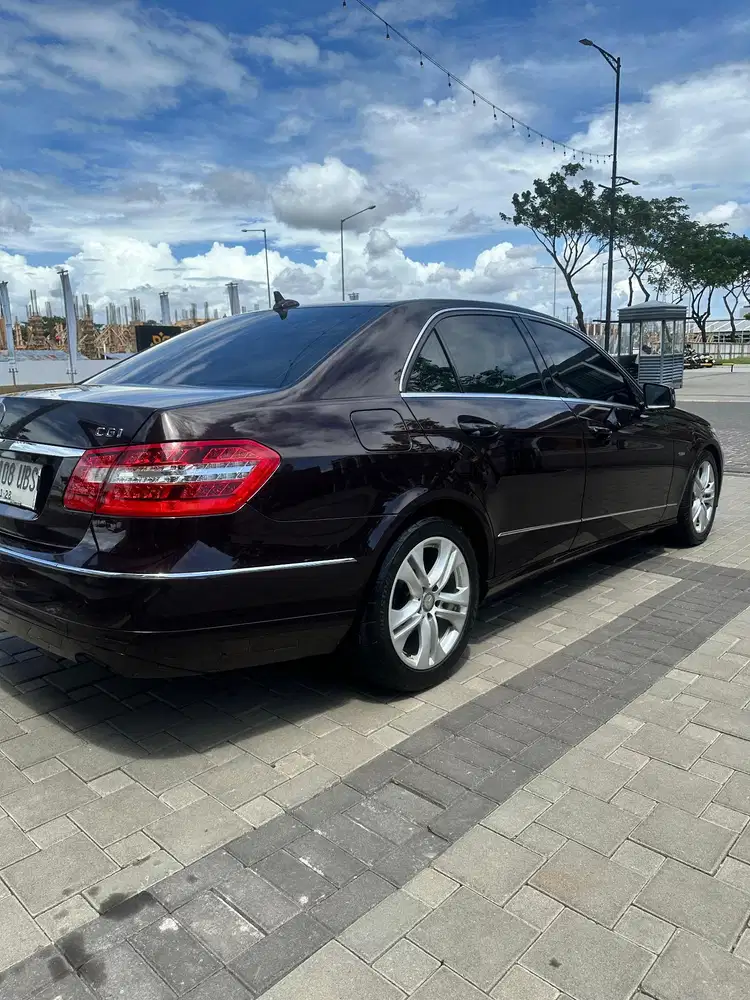 Mercedes-Benz E250 2011 Bensin