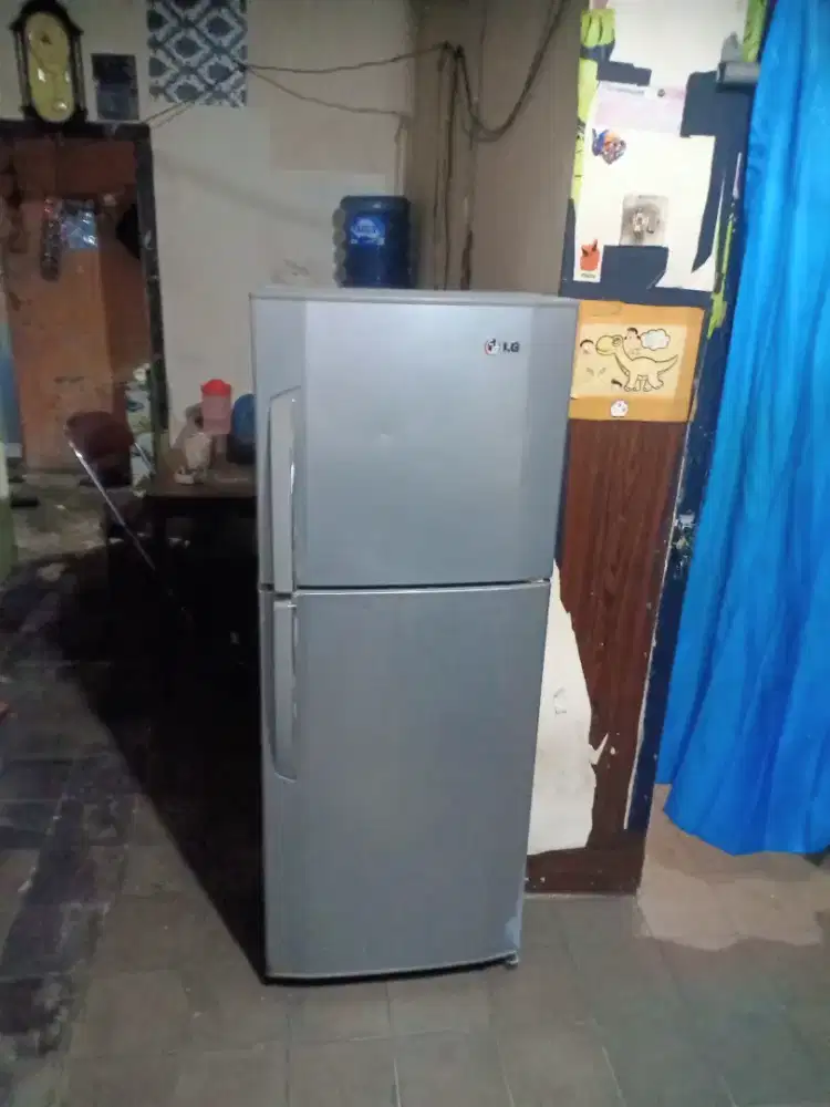 Jual kulkas LG 2 pintu no frost tanpa bunga es normal  diantar