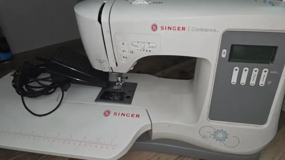 Mesin Jahit Singer Confidence 7640