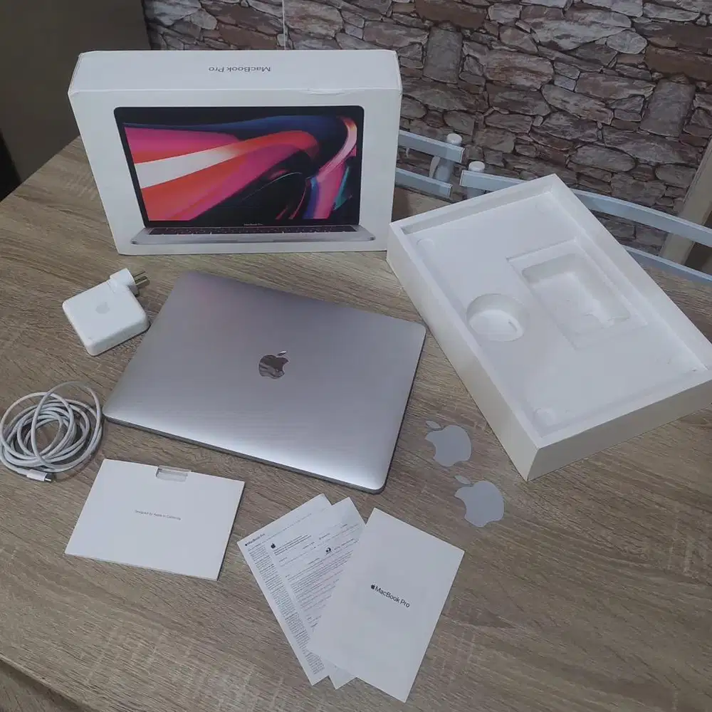 Macbook Pro m2 2022 inter fullset lile new