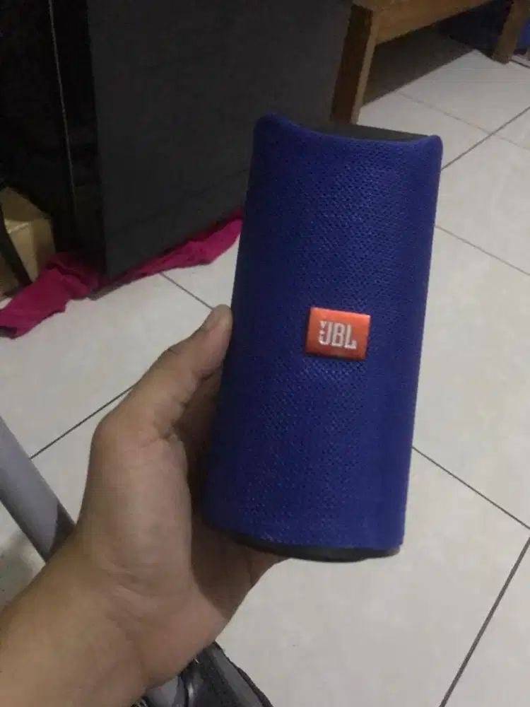 speaker potrable merk JBL