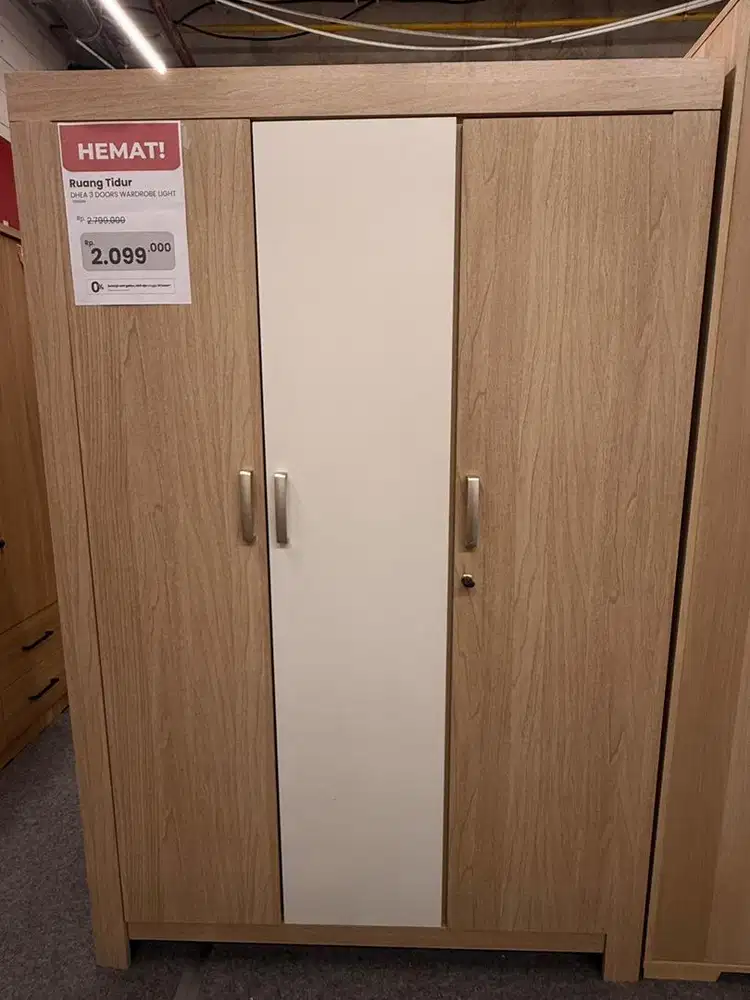 Lemari pakaian 3 pintu
