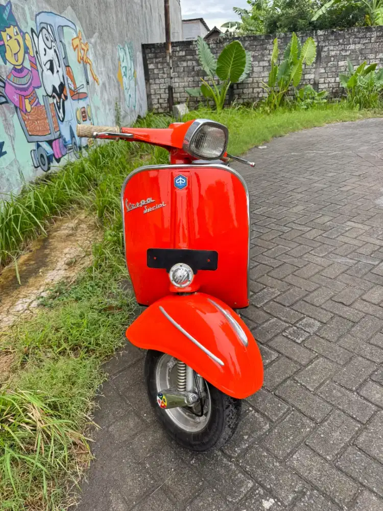 Vespa sprint latin orange