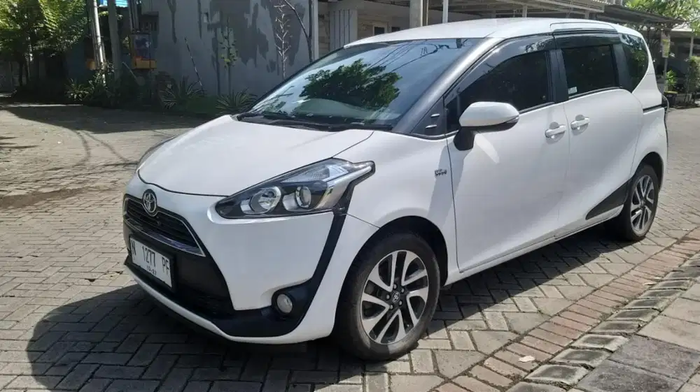 Toyota sienta V metik 2017