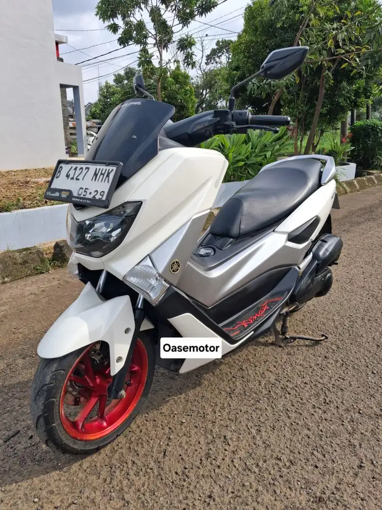 (B) Yamaha NMAX 155 Tahun 2019