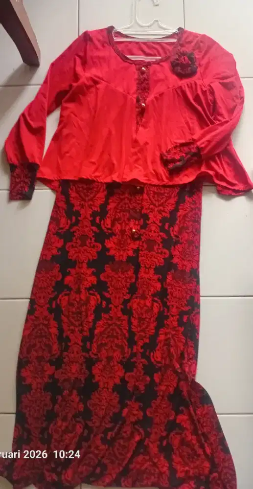 Dress merah cantik