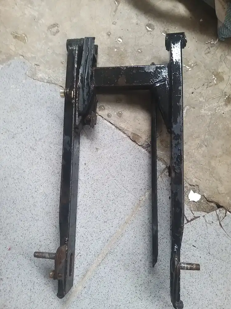 Dijual Arm belakang motor Supra x lama . Supra fit Original copotan