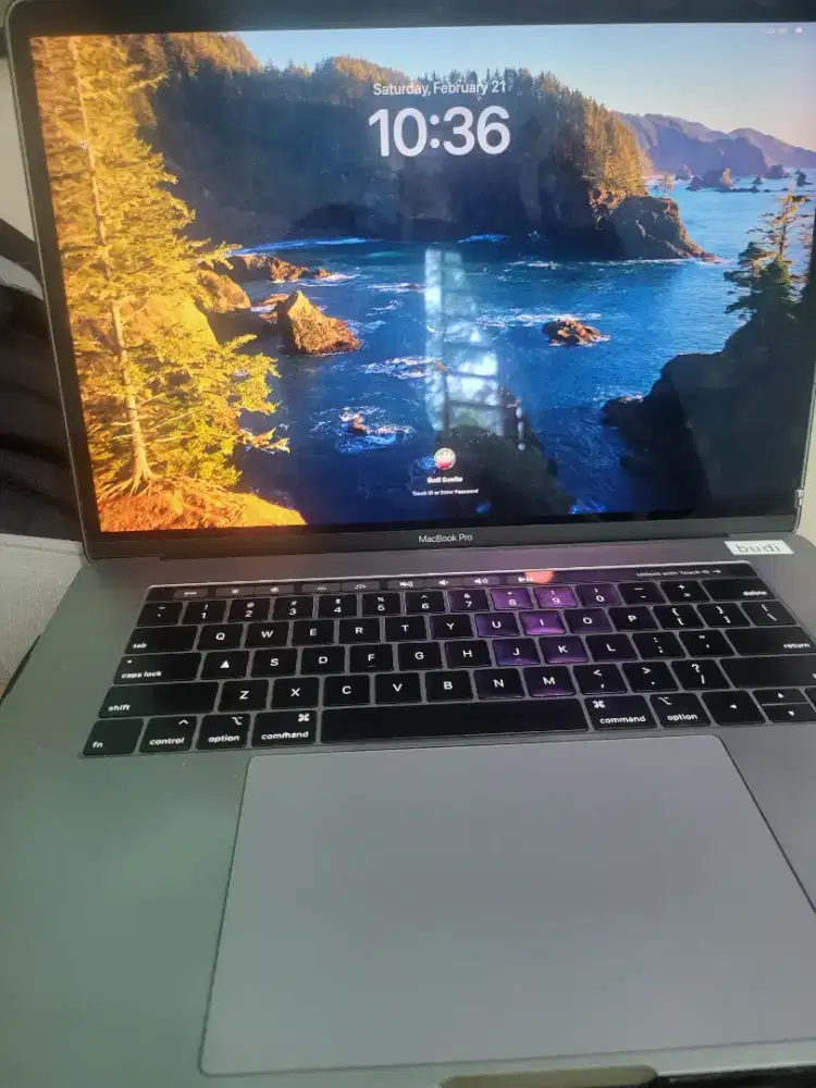 Jual laptop macbook pro 2018 15inch second