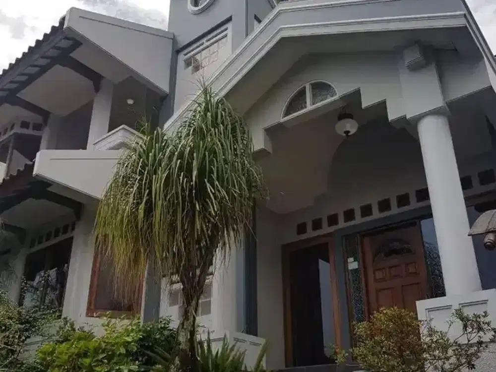 RUMAH IMPIAN 2 LANTAI LINGKUNGAN NYAMAN SIAP HUNI DI MAINROAD SARIJADI BANDUNG