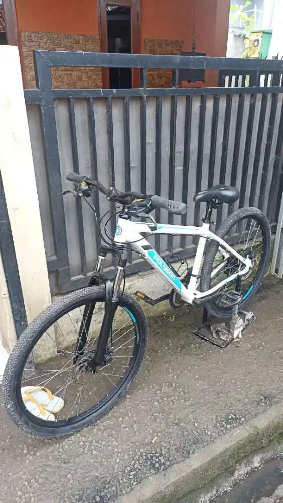 Sepeda polygon Monarch