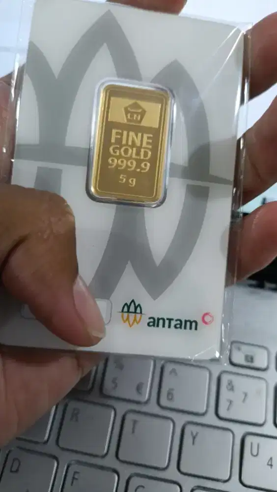 Emas antam logam mulia