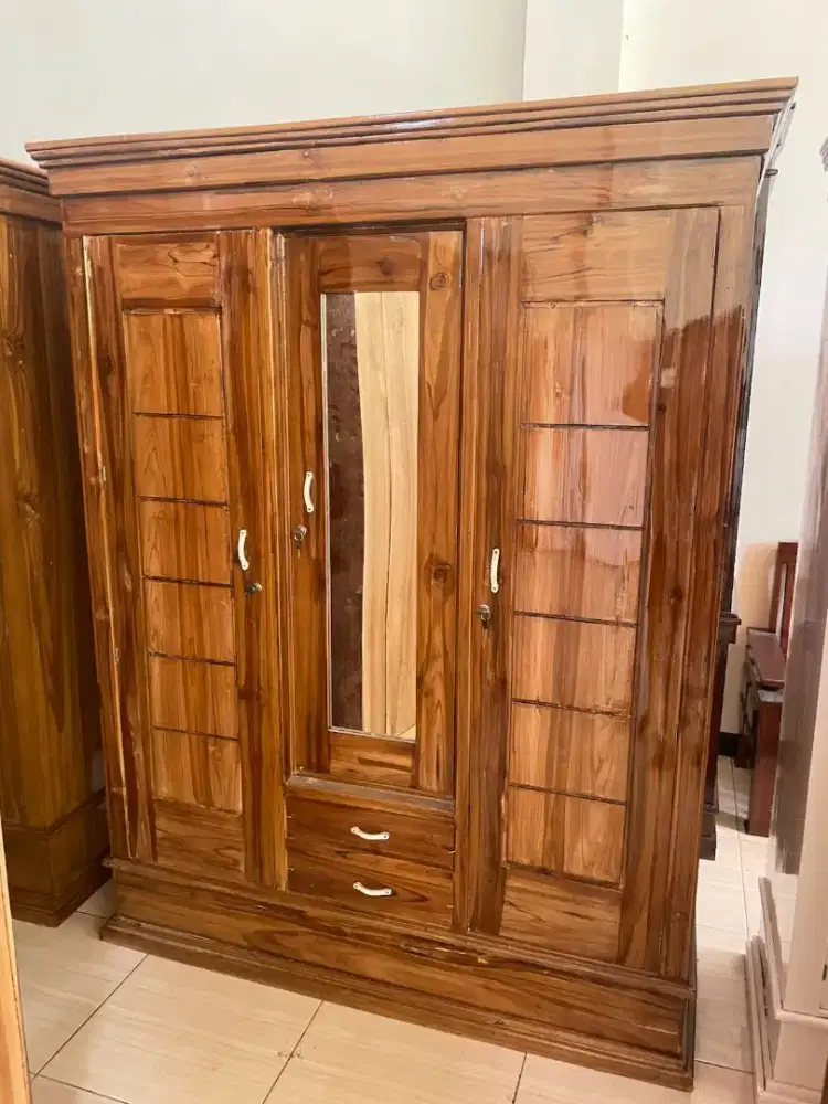 Lemari pakaian kayu jati awet dan murah