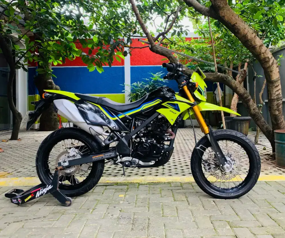 Kawasaki D tracker 150 lm 800 an perak