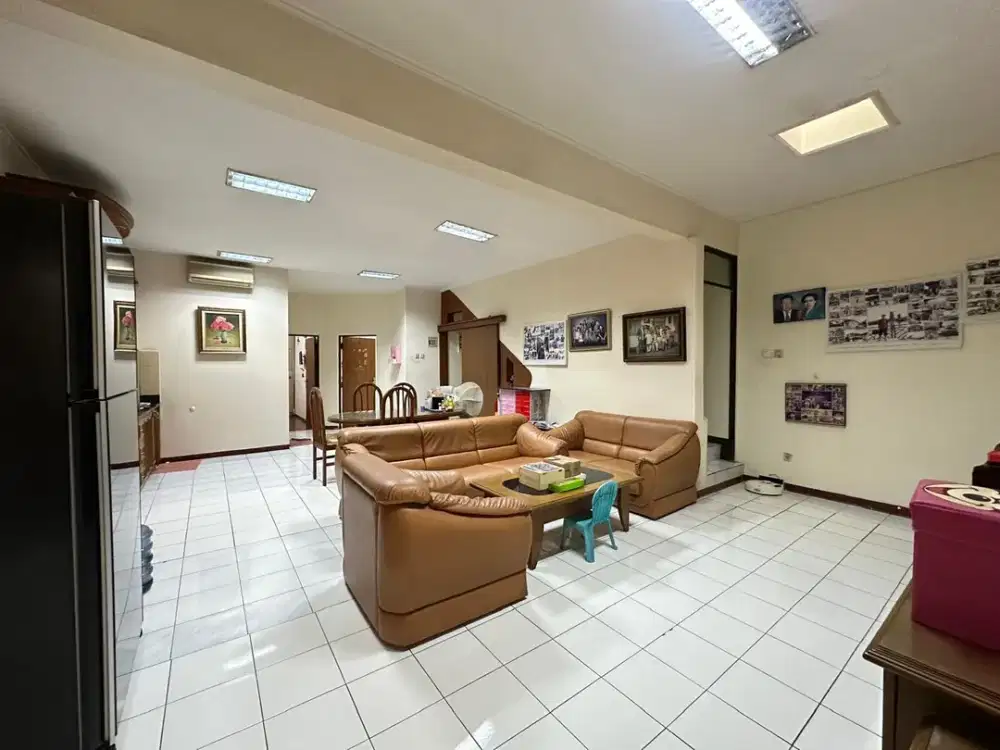 Disewakan Ruko Luas 3 Lantai di Kawasan Batununggal Bandung