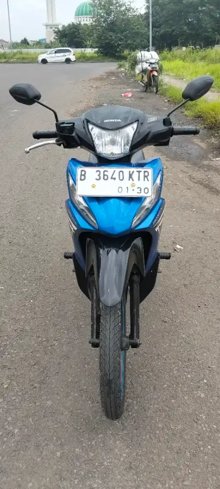 Revo 2014 Biru Hitam