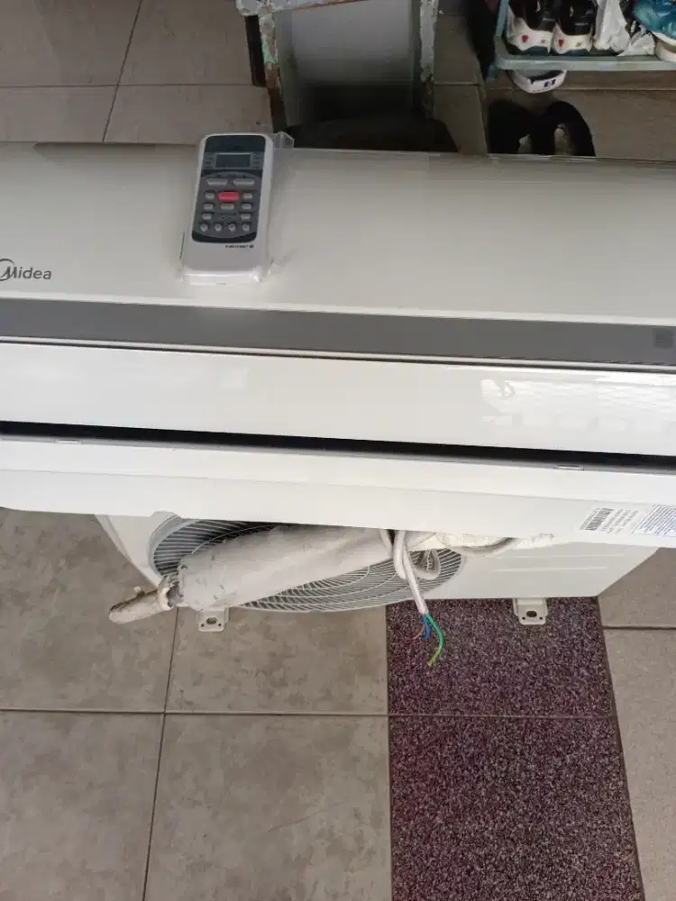 Jual ac merk midea 1/2 pk, ori hrg 2.150 jt