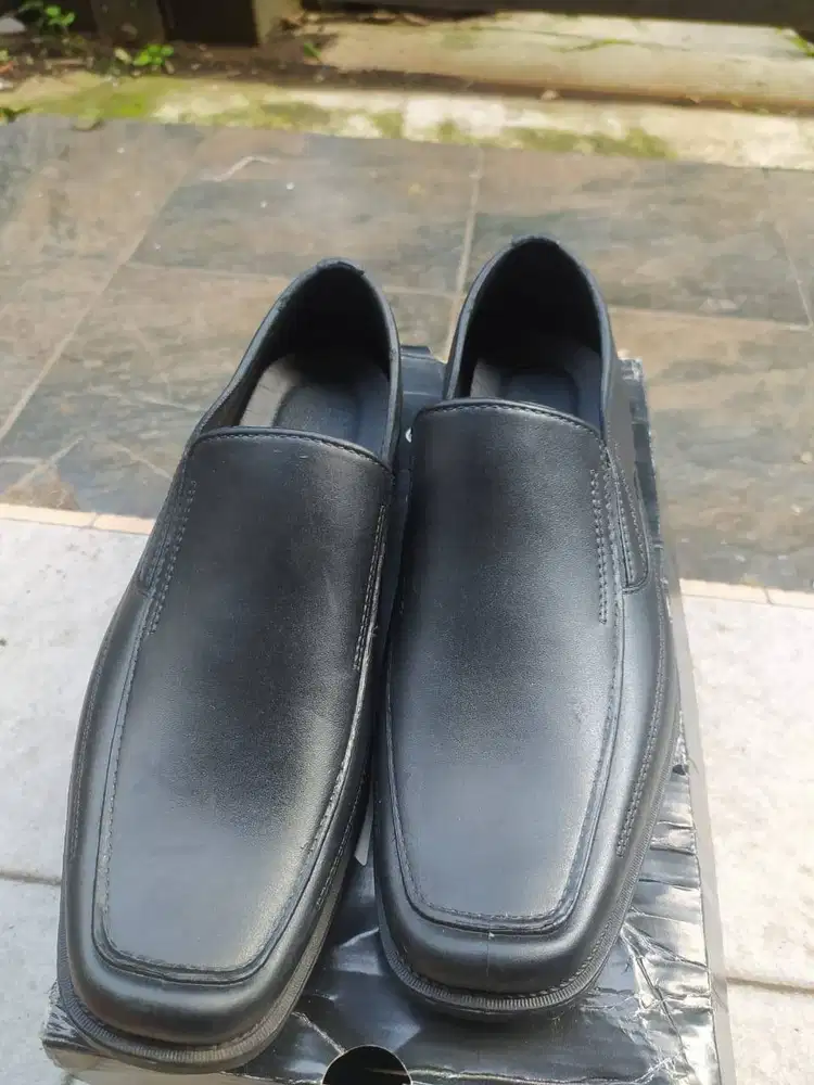 Sepatu Pantopel Pria merk Zeintin Size 41