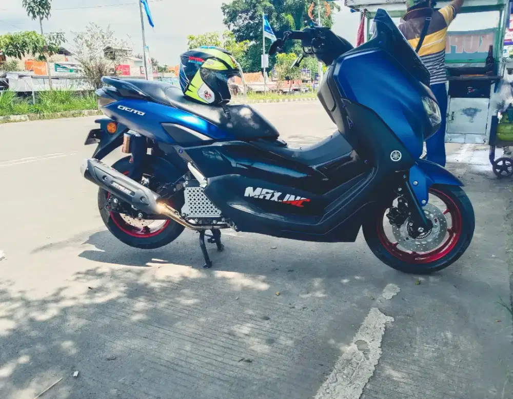 Motor jarang di pake, pajak panjang motor mulus. Bonus helem