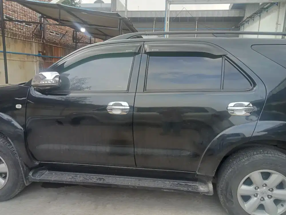 Mobil Fortuner mewah bagus