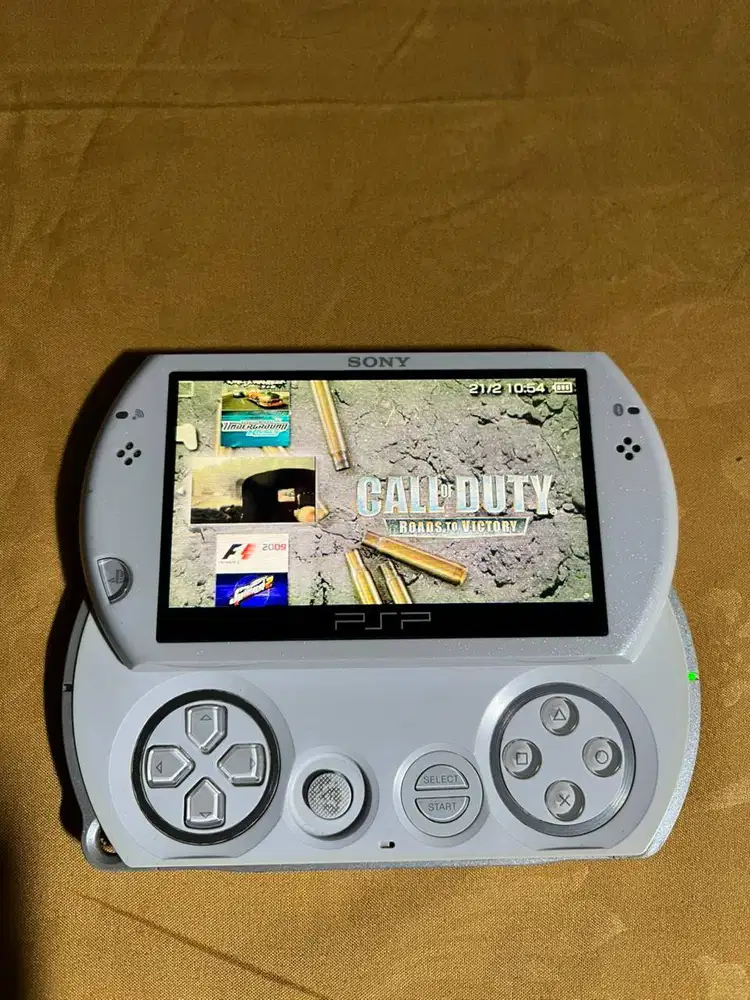 Playstation Portable PSP Go White 16GB Full Game