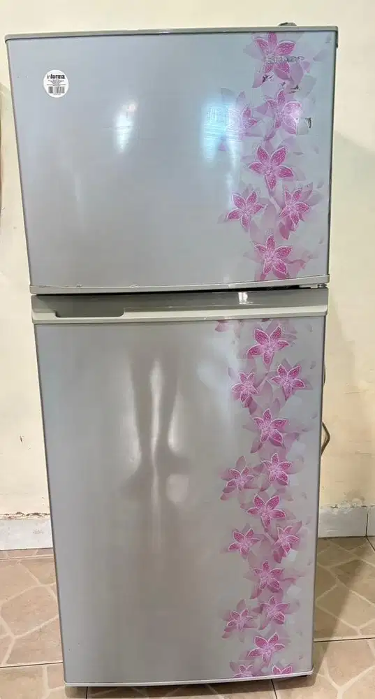 Kulkas Sharp 2 Pintu masih mulus bersih