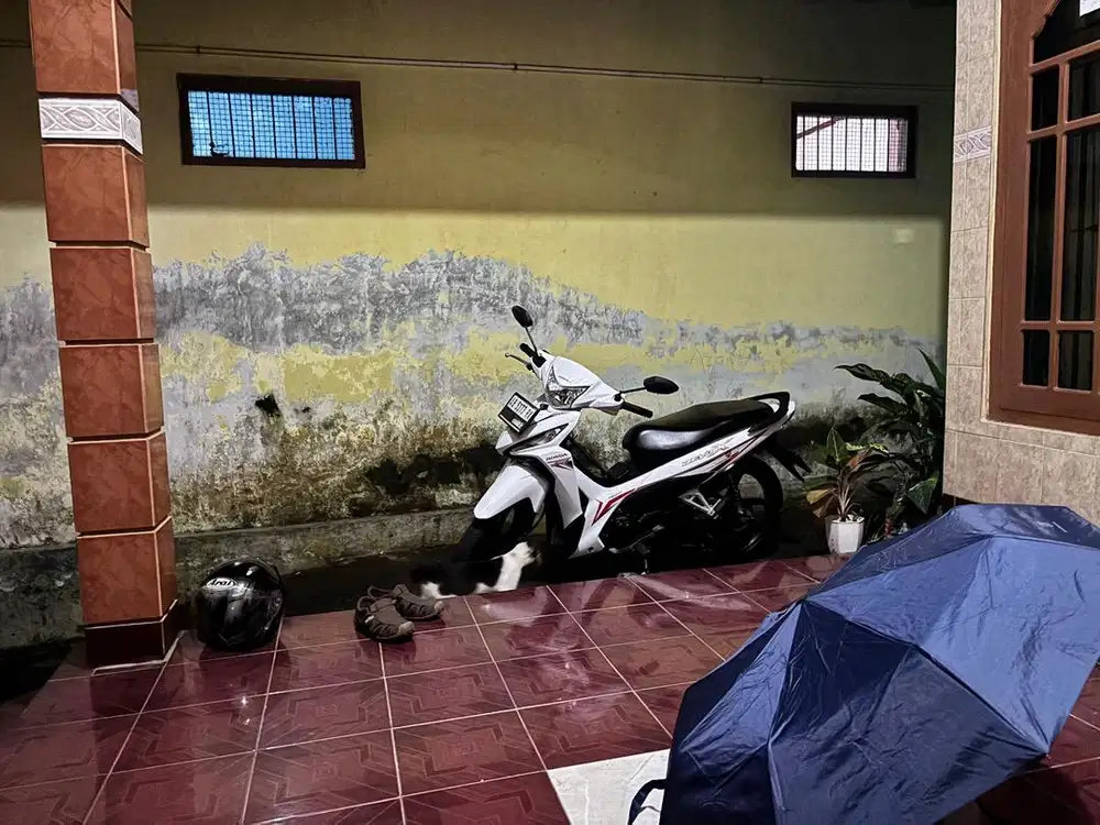 honda REVO FI X  putih istimewa