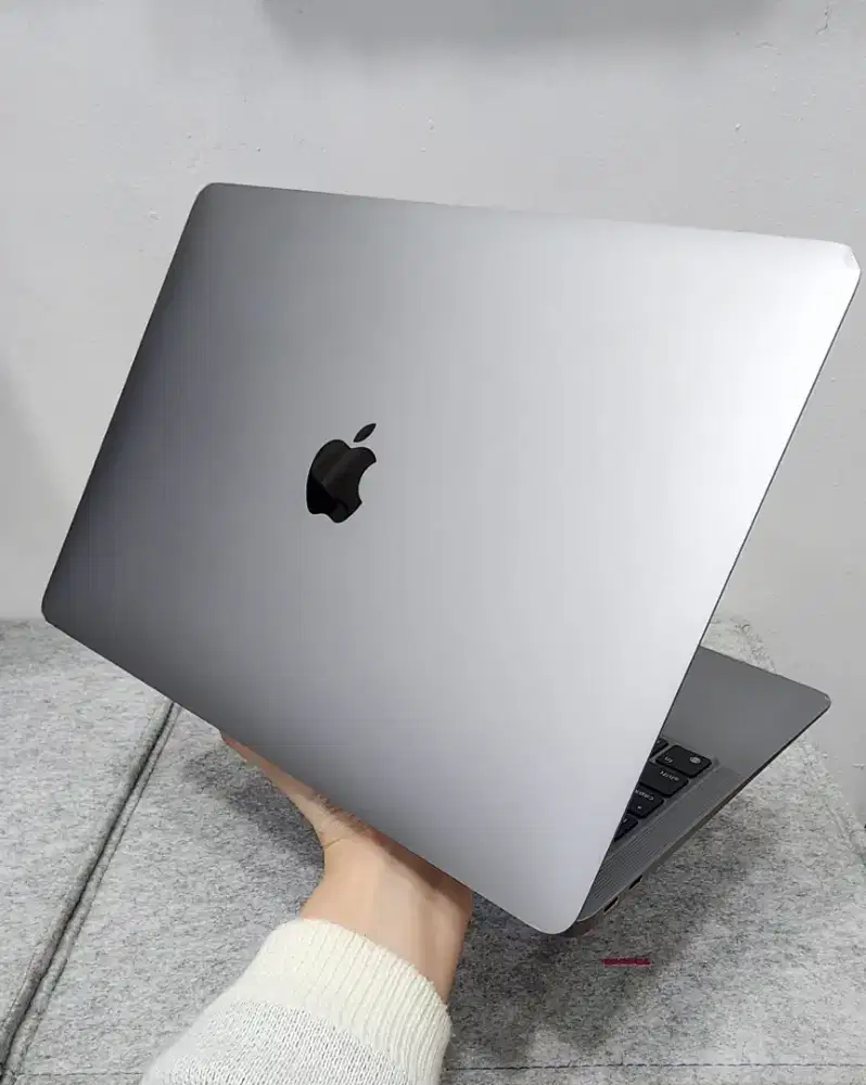 Macbook air m1 2020 8/512 gray
