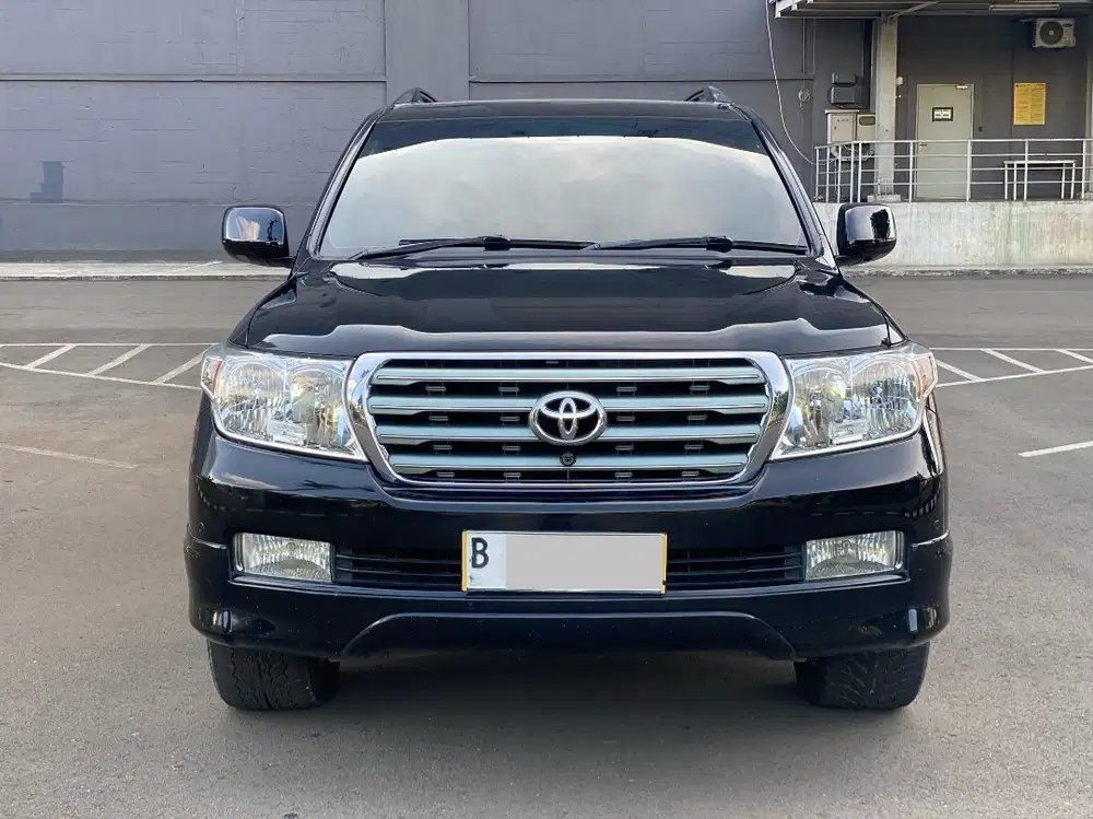 TOYOTA LAND CRUISER ZXR 4.6 BENSIN AT 2010 HITAM