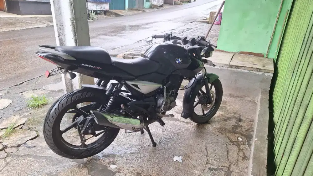 Dijual bajaj pulsar 135 hitam