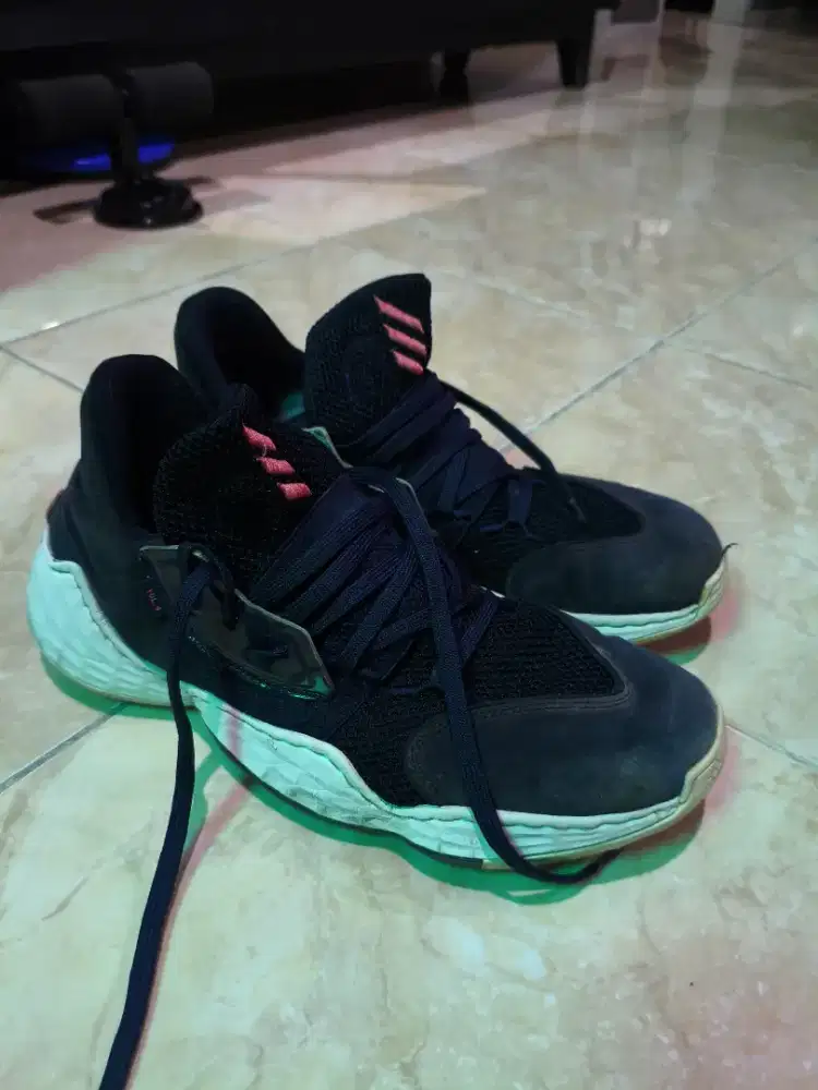 Sepatu basket adidas james harden 4