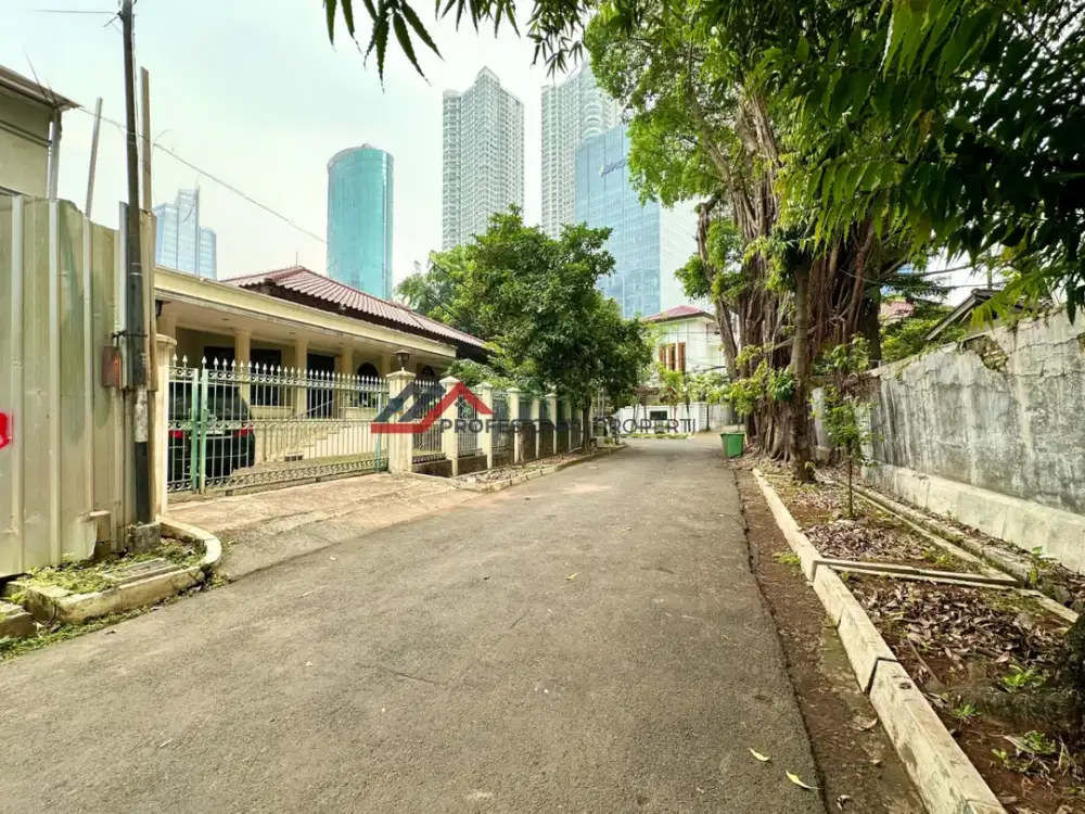 Rumah Lama Siap Huni Lokasi Bagus di Pusat Kota di Kuningan, Jakarta Selatan