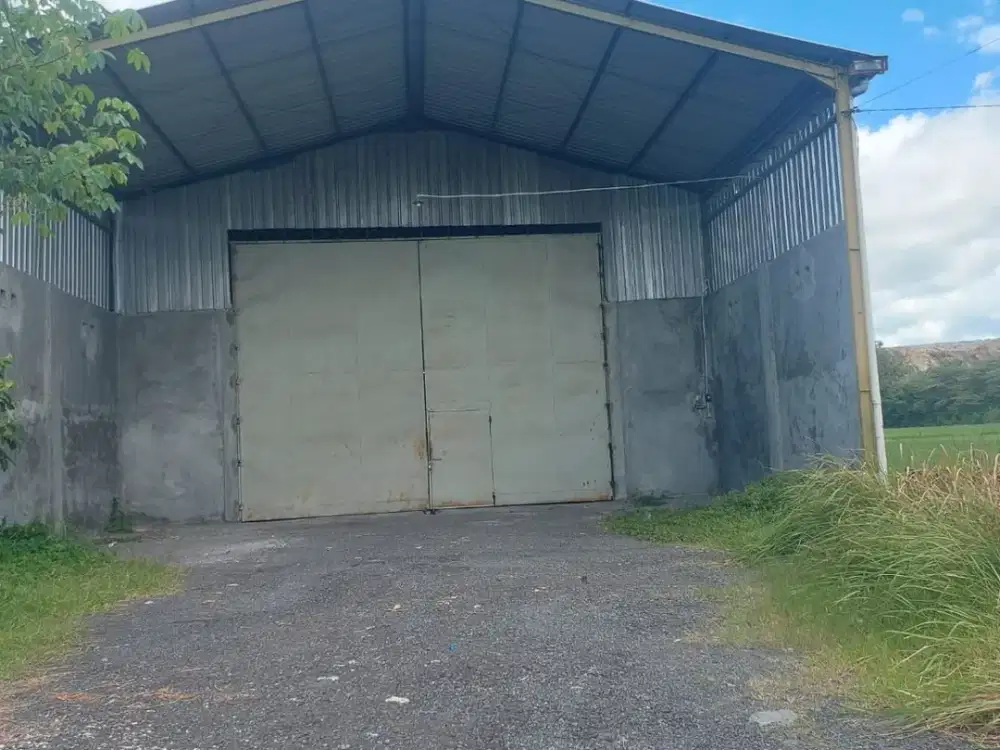 Disewakan Gudang Siap Pakai, Zona Kuning Lokasi Strategis Sleman,Yogyakarta Luas 1400m2