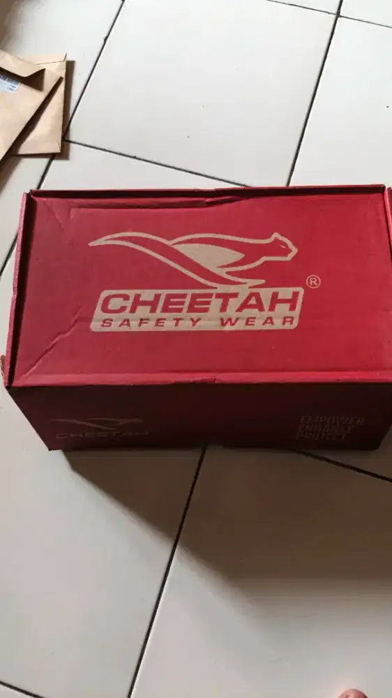 Sepatu safety pria