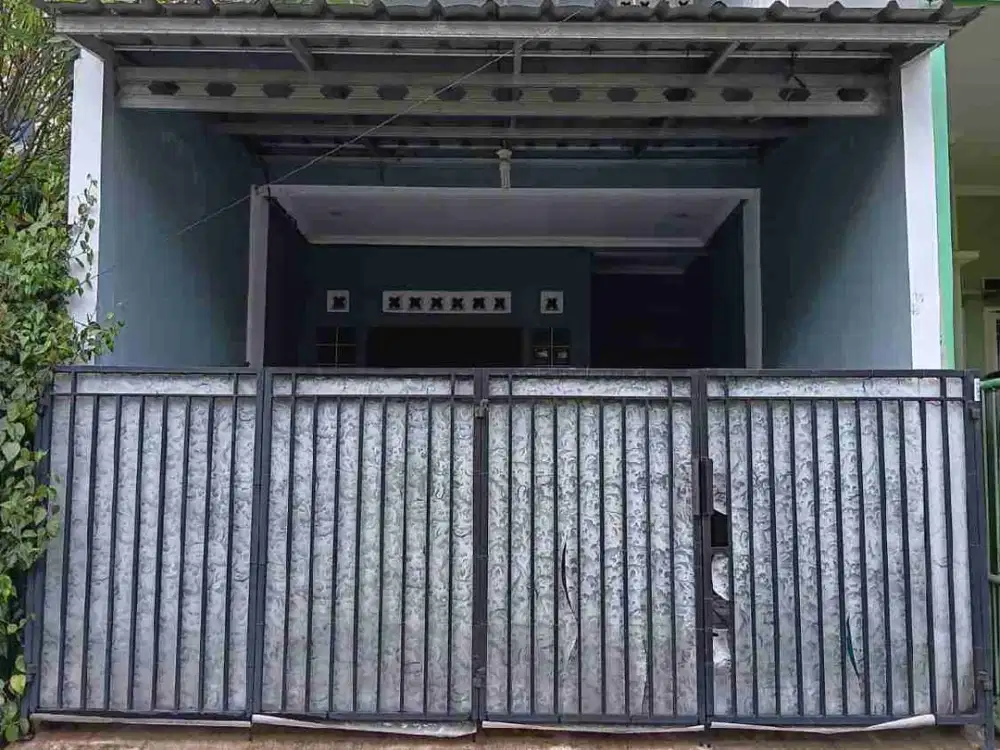 Rumah 2 lantai rapi baru renovasi bagus dan siap huni, tidak banjir