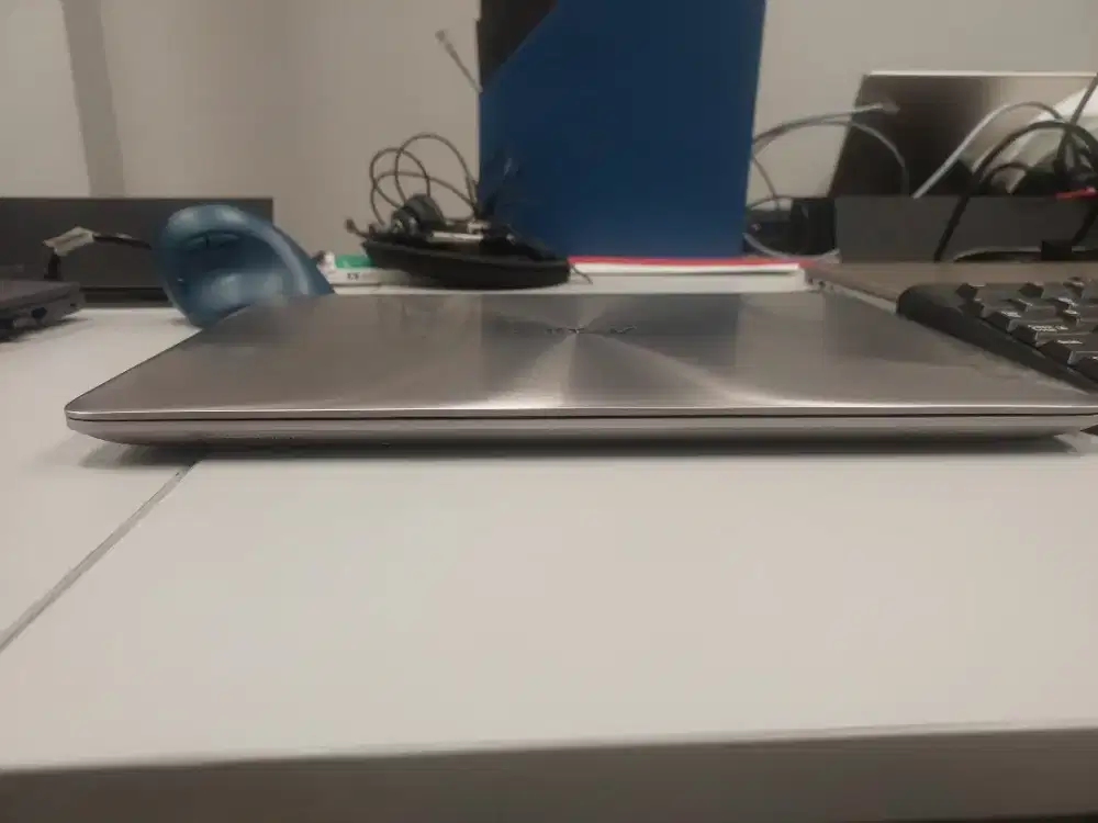 Laptop Asus Zenbook i5 tipis ada minus