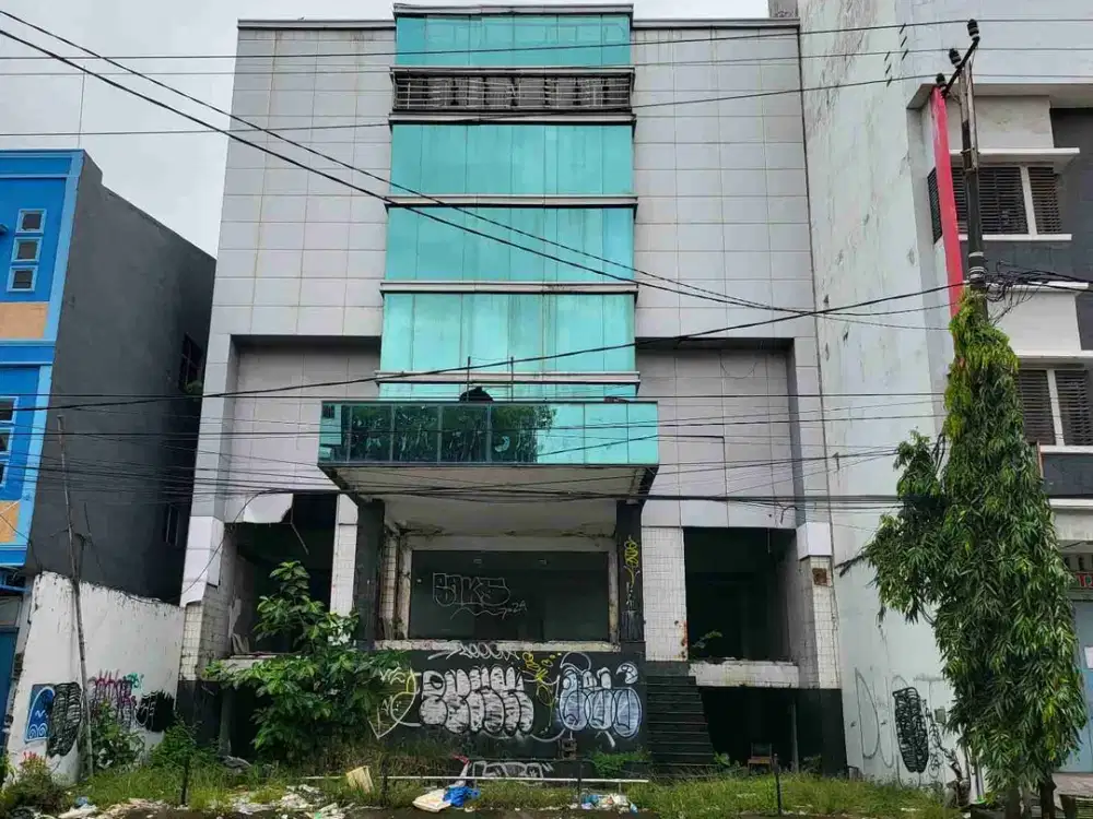 GEDUNG 5 LANTAI DI DAERAH PECINAN MAKASSAR