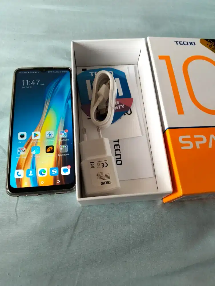 Tecno Spark 10 NFC 4/128 Hitam