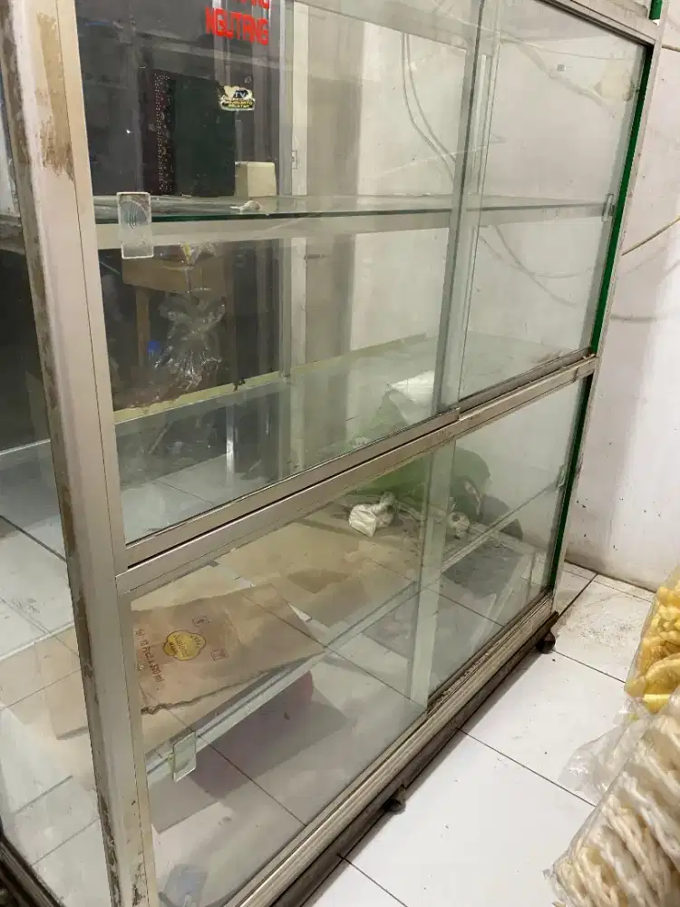 Etalase bekas uk 2mx2m