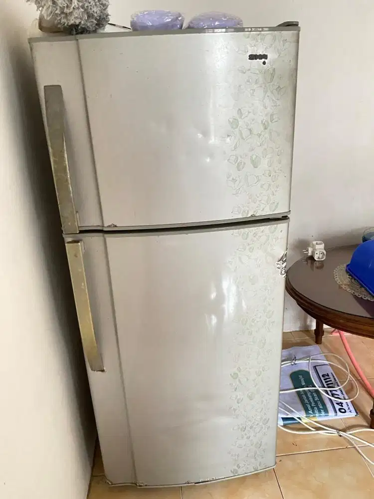 Kulkas 2 Pintu Sharp Second