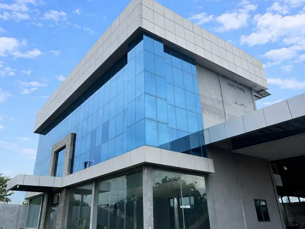 Gedung Komersial 6540m2 3LT Siap Operasional Ada Mess Jalur Distribusi Nasional di Cirebon