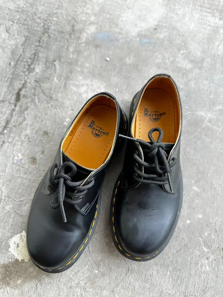 Di jual sepatu dr martens 1461