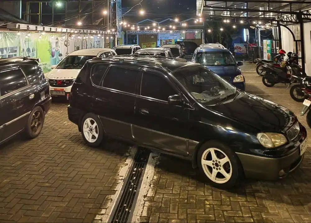 Di jual KIA Carens 1 th 2000