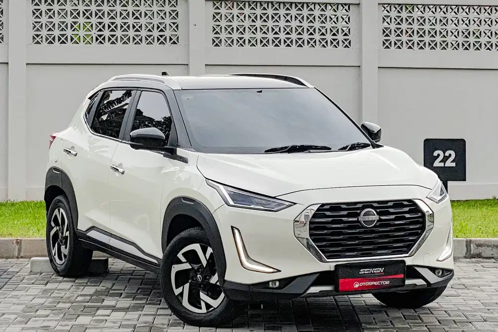 Nissan Magnite Premium 1.0 Turbo CVT AT Matic 2021 Putih Hitam