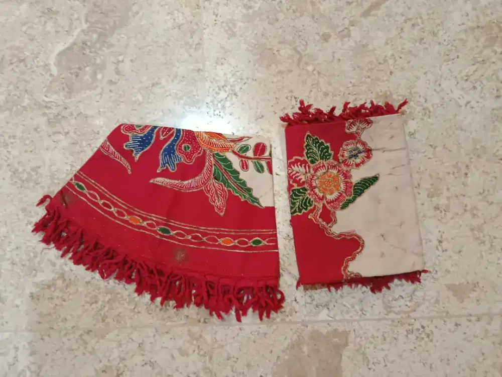 Taplak meja batik merah
