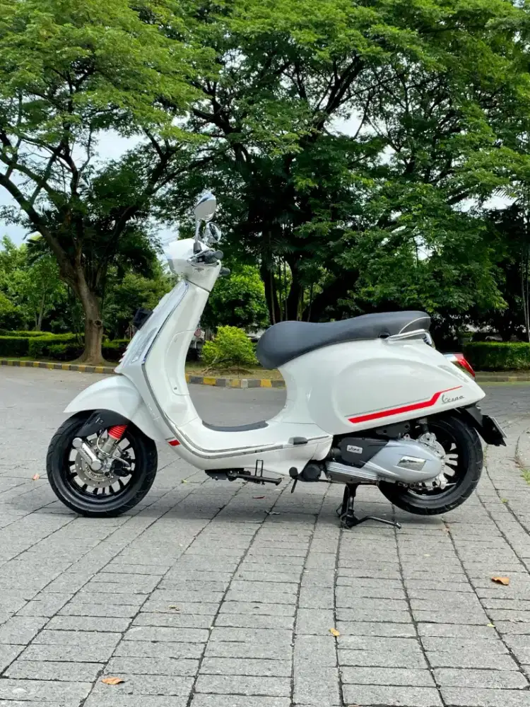Vespa sprint S 150 ABS 2022 warna putih