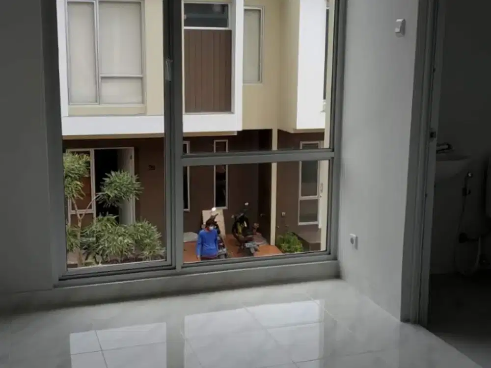 DISEWA RUMAH 2 LANTAI SELUAS 58 METER 2 Kamar Tidur DI MALIBU VILLAGE, GADING SERPONG | TIDAK PERLU RENOVASI | PARAMOUNT SERPONG