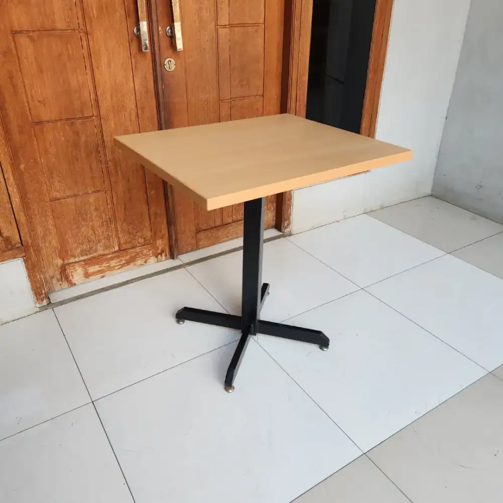 Meja ex Cafe - Meja ex Resto M14