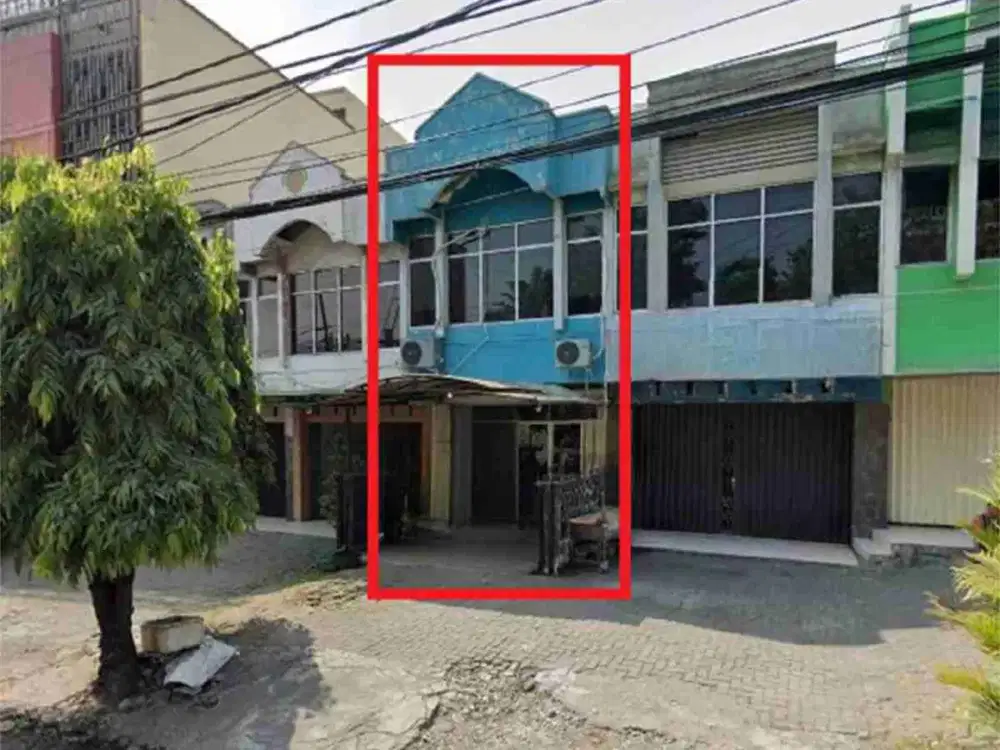 Disewakan ruko siap pakai 2 Lt di depan RS. Lokasi strategis tengah kota.