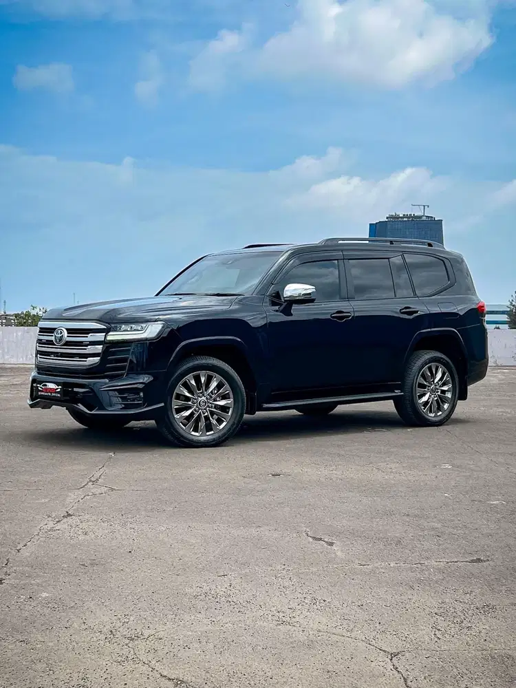 Like New, TOYOTA LAND CRUISER VXR 300 4X4 2023 / 2024 GRS